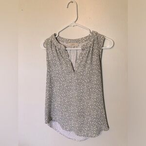 LOFT Lightweight Breathable Women's Gray and White Sleeveless Top XS Geometric